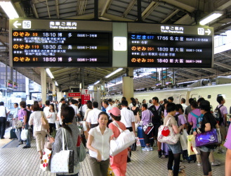普段とちょっと雰囲気の違う、東京駅の新幹線ホーム