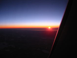 飛行機からの日の入り、日の出はいつ見てもきれいです
